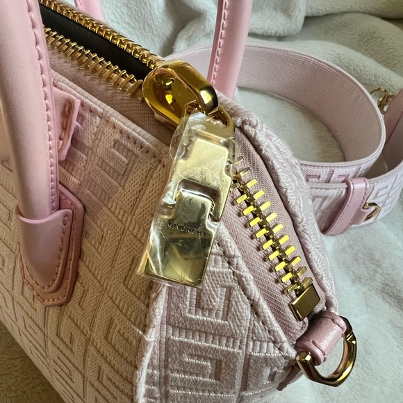 Mini Antigona Leather Satchel Givenchy in Tender Pink NWT - Picture 12 of 17